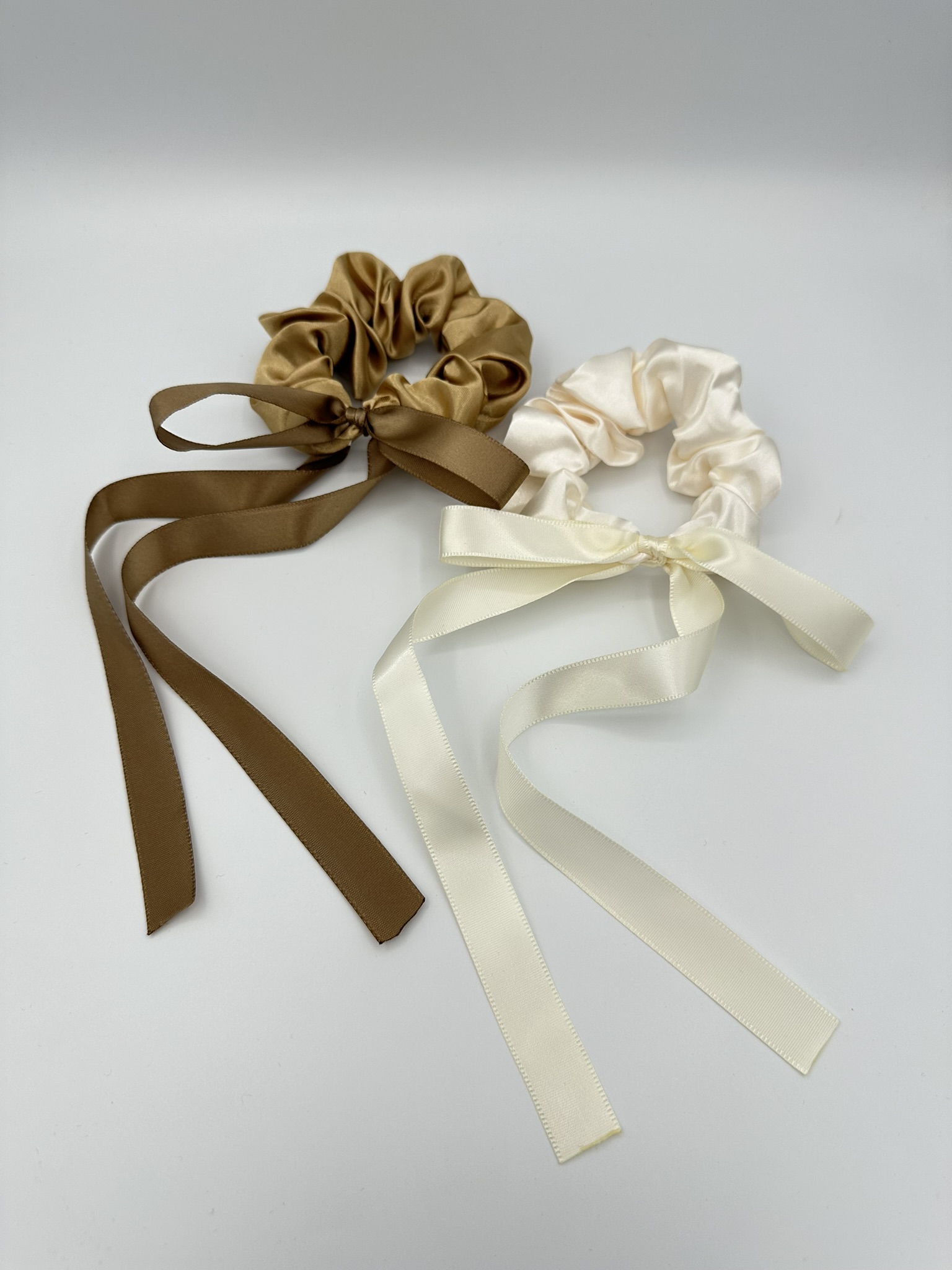 Kinderscrunchies Satin Bow White Beige Scrunchie met Strik Haarelastiekjes met Strik Satijnen haarelastiek 1